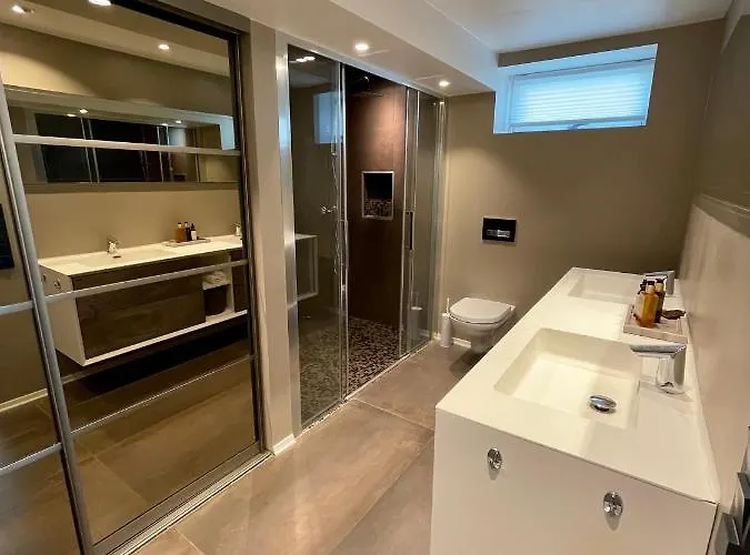 Luxury Close To Centre With Free Parking 아파트 트롬쇠