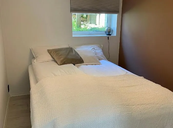 Luxury Close To Centre With Free Parking 아파트 *