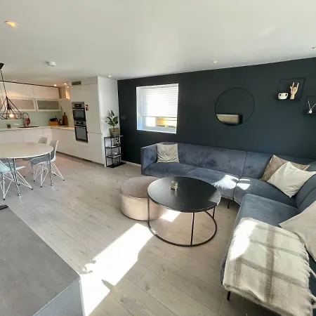 Luxury Close To Centre With Free Parking 아파트