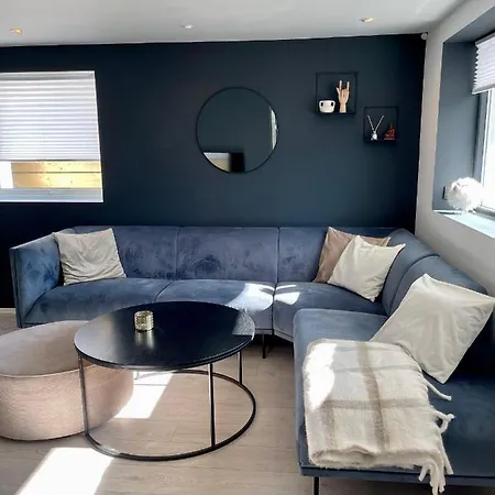 Luxury Close To Centre With Free Parking 아파트